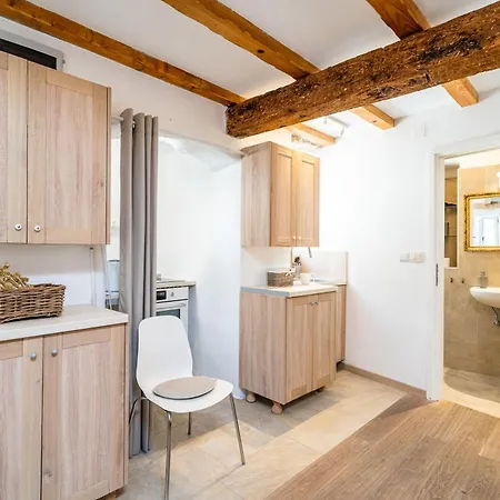 Apartment Old Town Historical 2 *