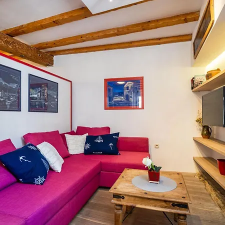 Apartment Old Town Historical 2 *